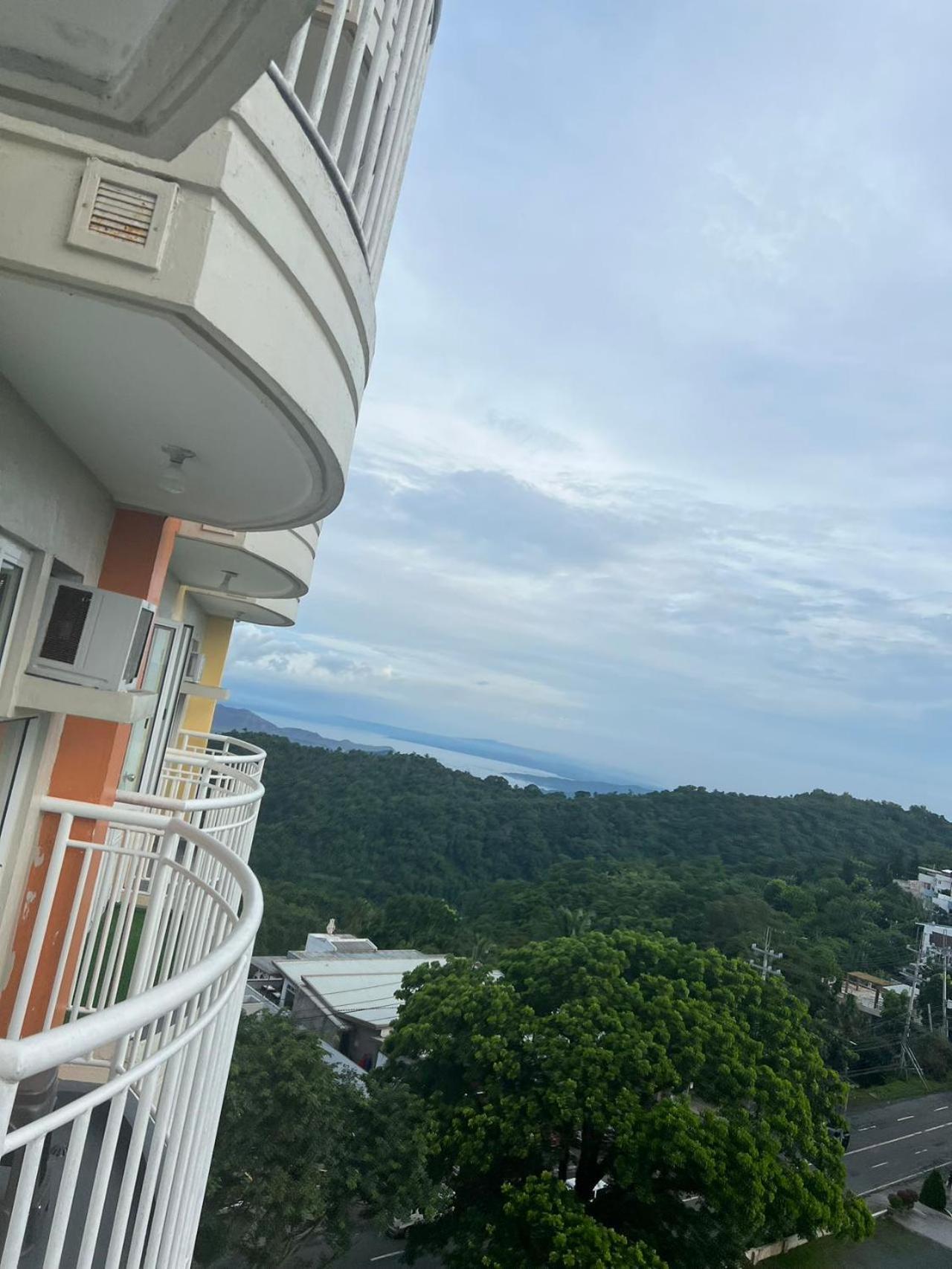 Cityland Tagaytay Taal Lake View City View Free Pool Parking Studios With Balcony Are City View Tagaytay City Exterior foto
